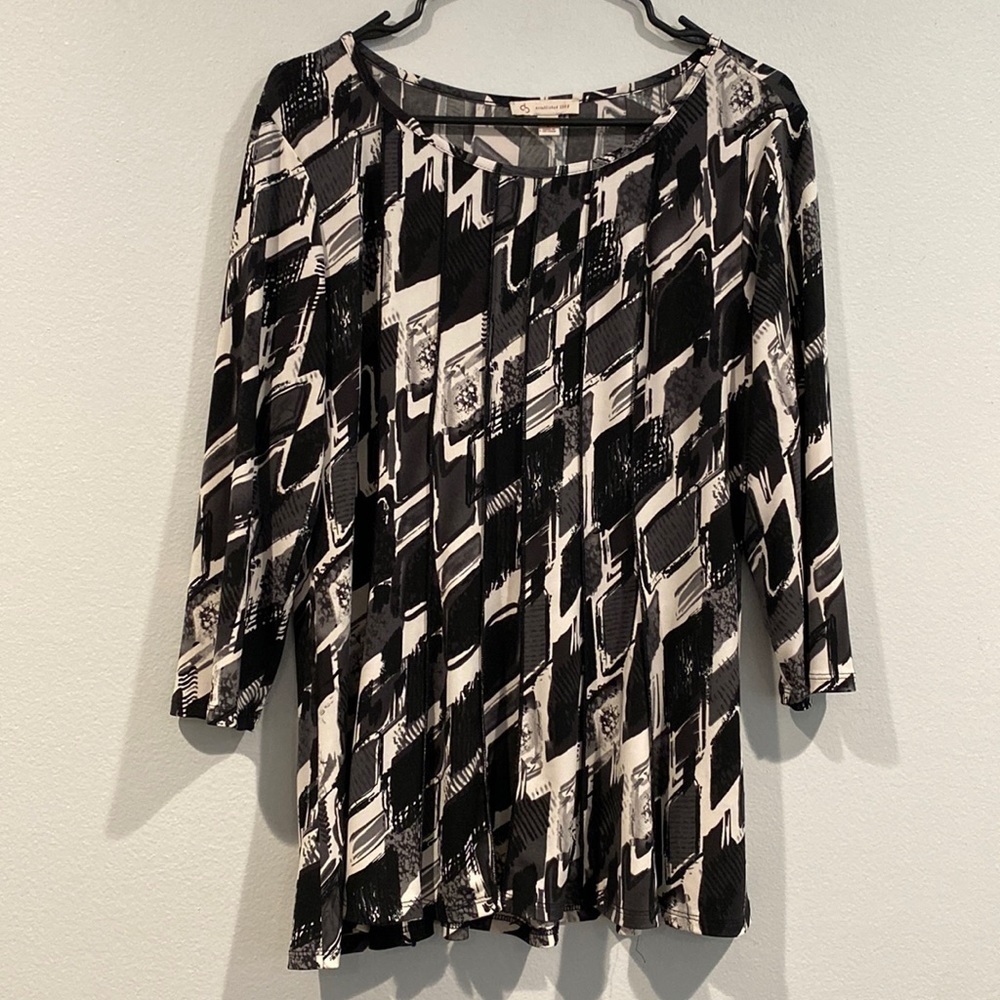 Dress Barn db established 1962 Black and White Patterned Blouse - Size Large